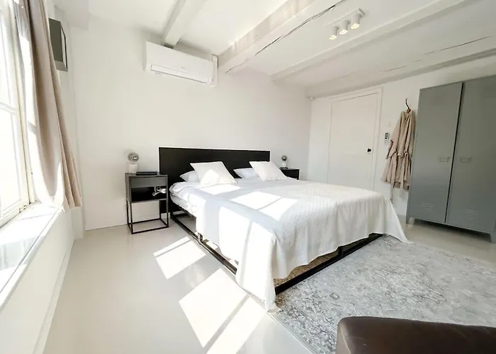 Wijnkopershuis Hendricksz * Amsterdam